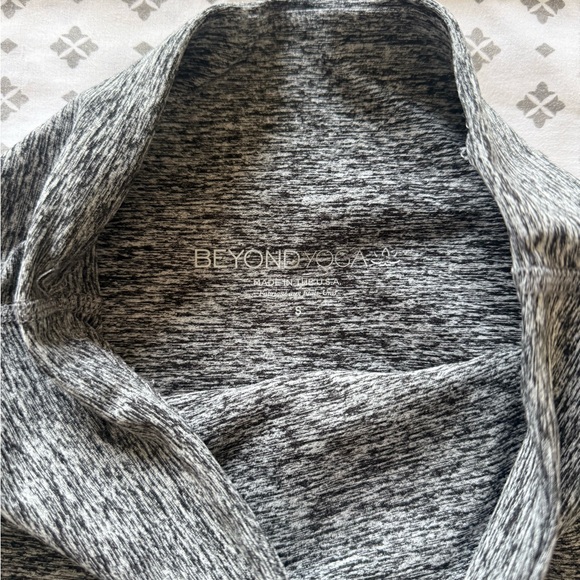 Beyond Yoga Women's Spacedye Gray Bike Shorts - Picture 5 of 5